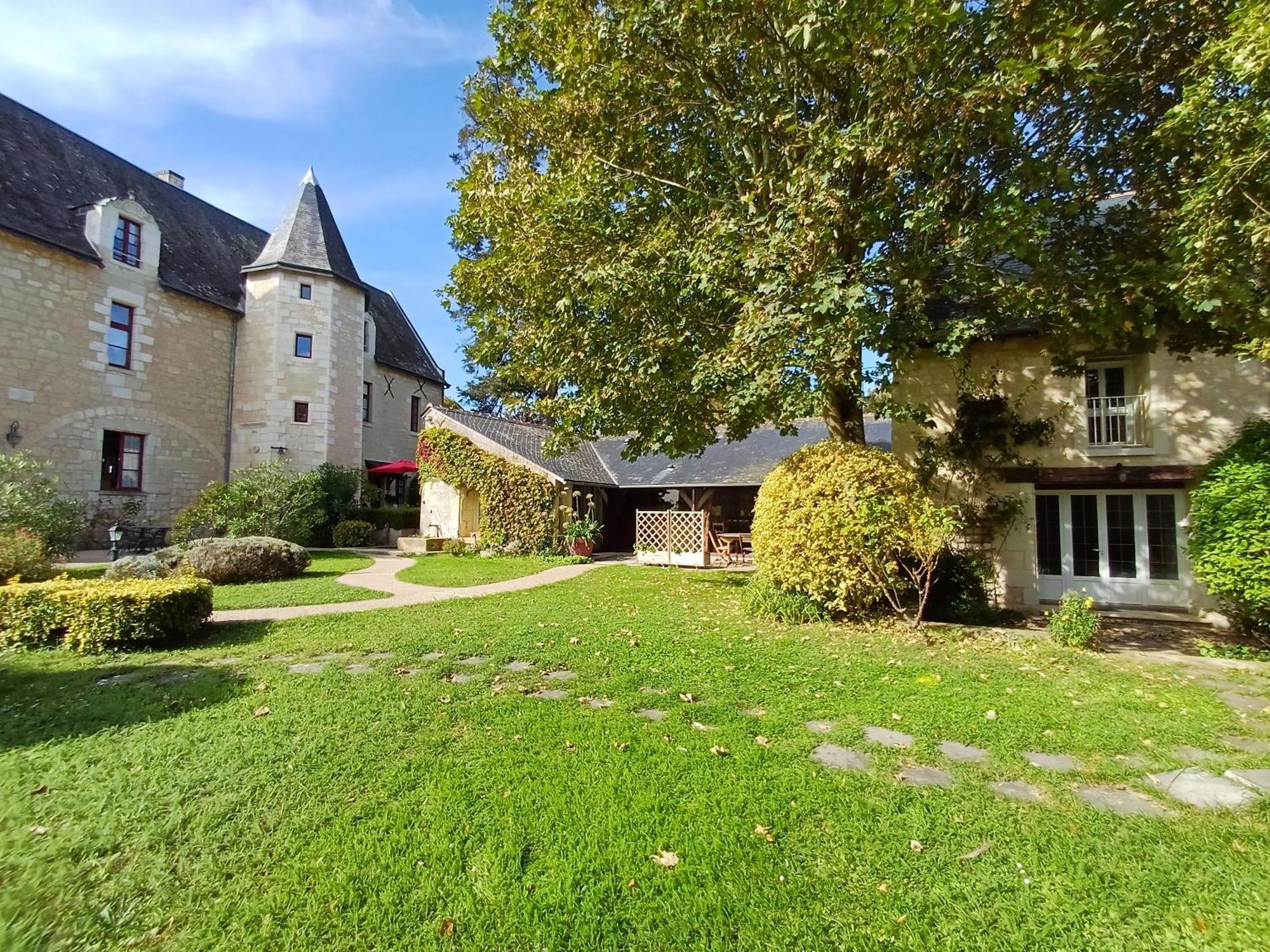 Manoir De L'Abbaye Bed & Breakfast Seuilly Bagian luar foto