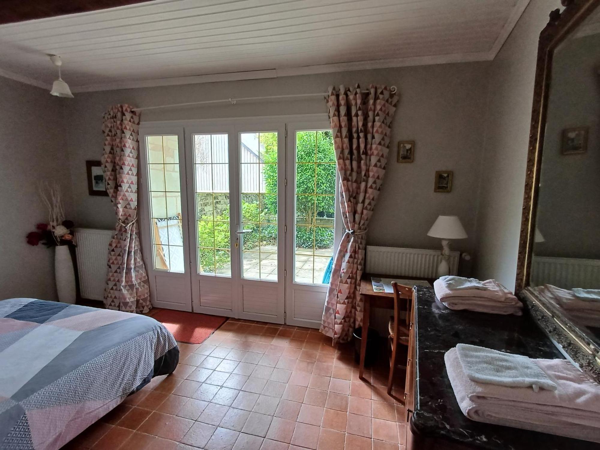 Manoir De L'Abbaye Bed & Breakfast Seuilly Bagian luar foto