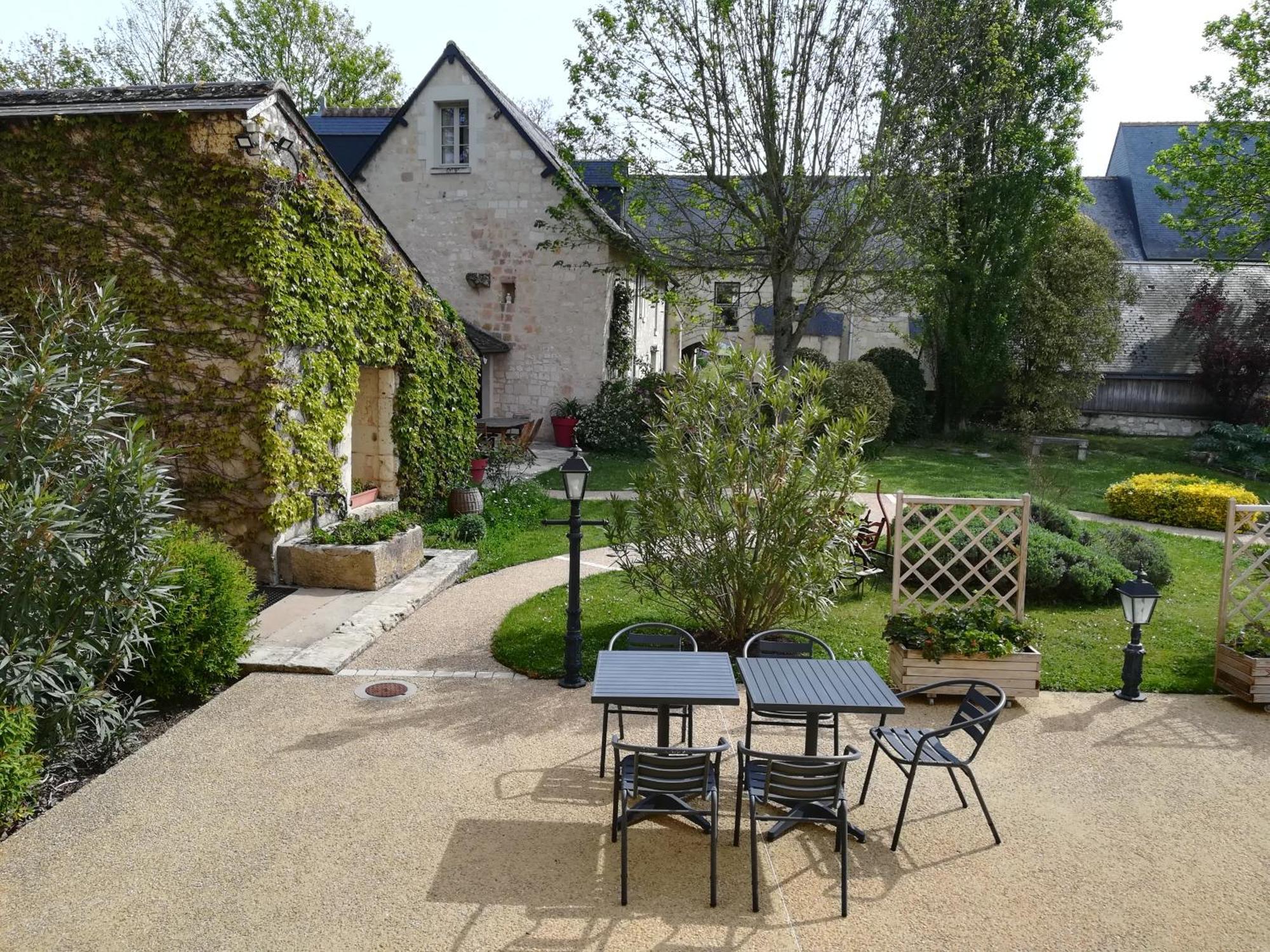 Manoir De L'Abbaye Bed & Breakfast Seuilly Bagian luar foto