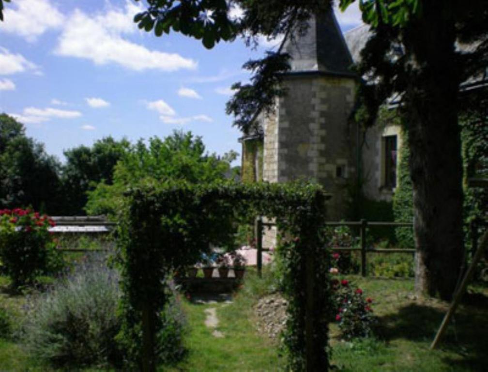 Manoir De L'Abbaye Bed & Breakfast Seuilly Bagian luar foto